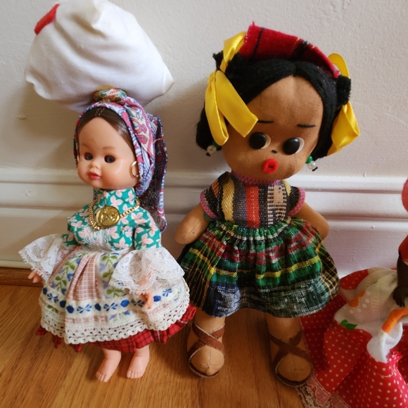 Collection of eight multi-cultural dolls - Picture 2 of 4